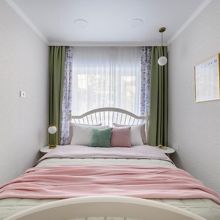 Mid-Century Charm Apartments В Центре Алматы エクステリア 写真