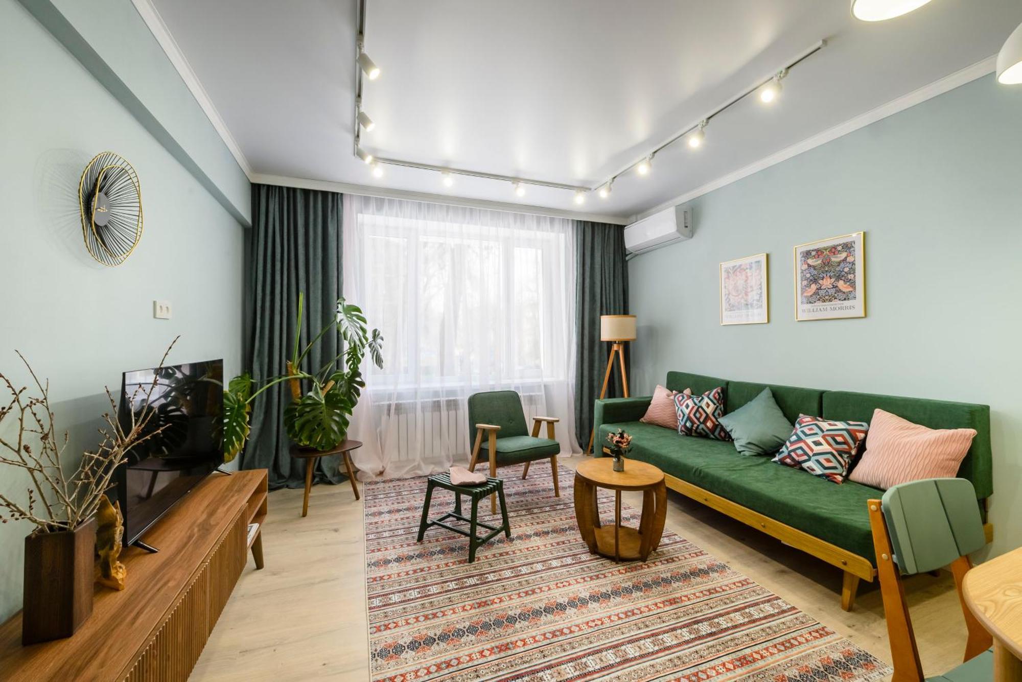 Mid-Century Charm Apartments В Центре Алматы エクステリア 写真