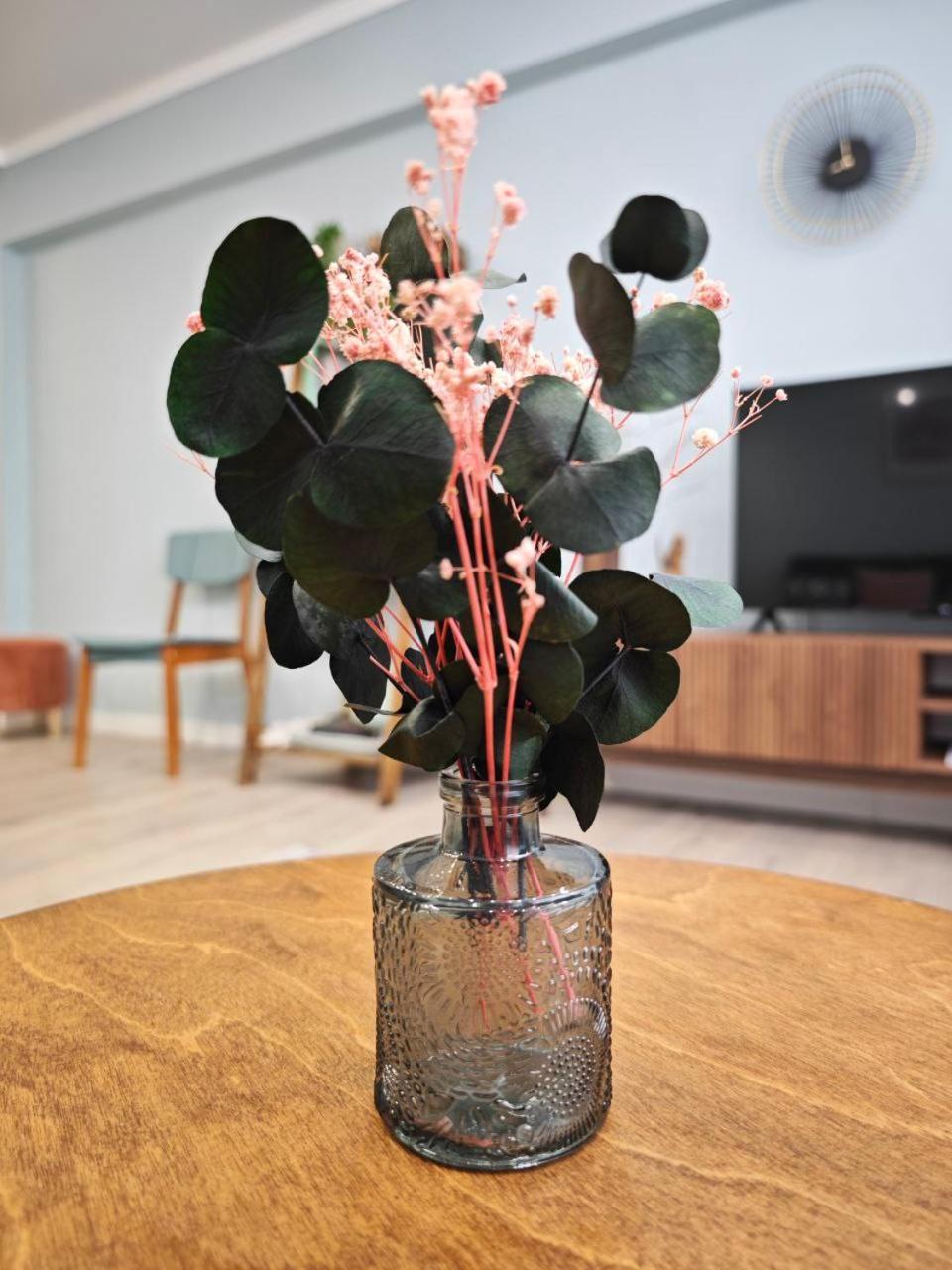 Mid-Century Charm Apartments В Центре Алматы エクステリア 写真