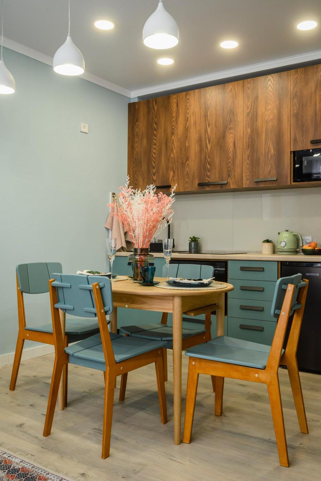 Mid-Century Charm Apartments В Центре Алматы エクステリア 写真