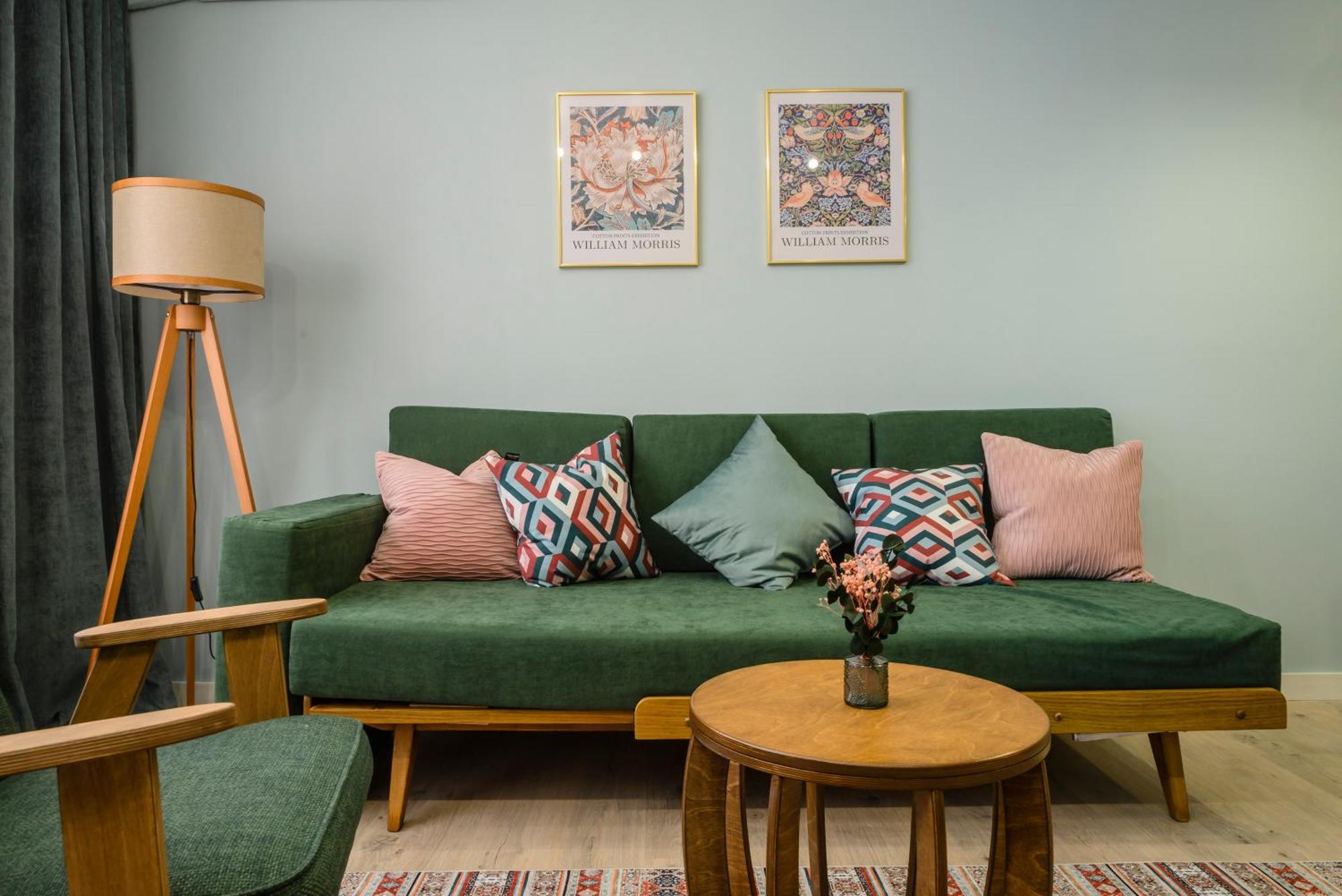 Mid-Century Charm Apartments В Центре Алматы エクステリア 写真