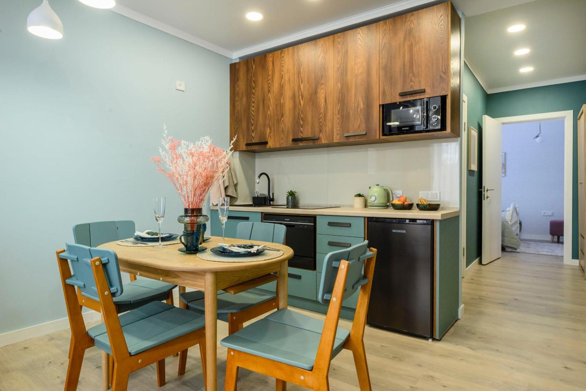 Mid-Century Charm Apartments В Центре Алматы エクステリア 写真